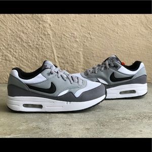 NWT Nike Air Max 1 Essential sz 3y (4.5 women's) NWT NWT Nike Air Max 1 Essential sz 3y (4.5 women's) NWT